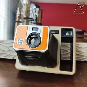 Vintage 1970s Kodak Pleaser Instant Camera